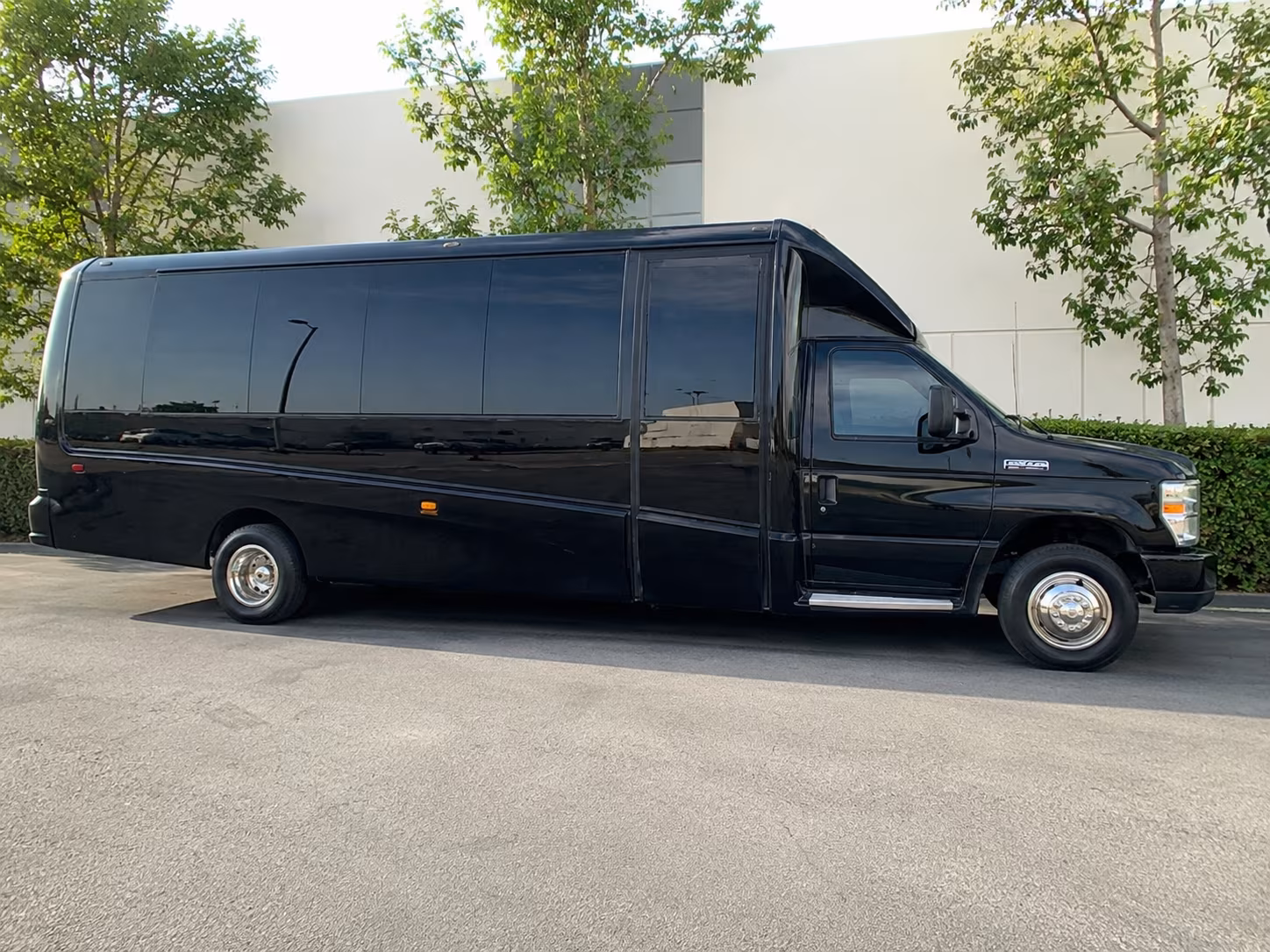 group transportation buses for tyler concert pre parties and bar crawls