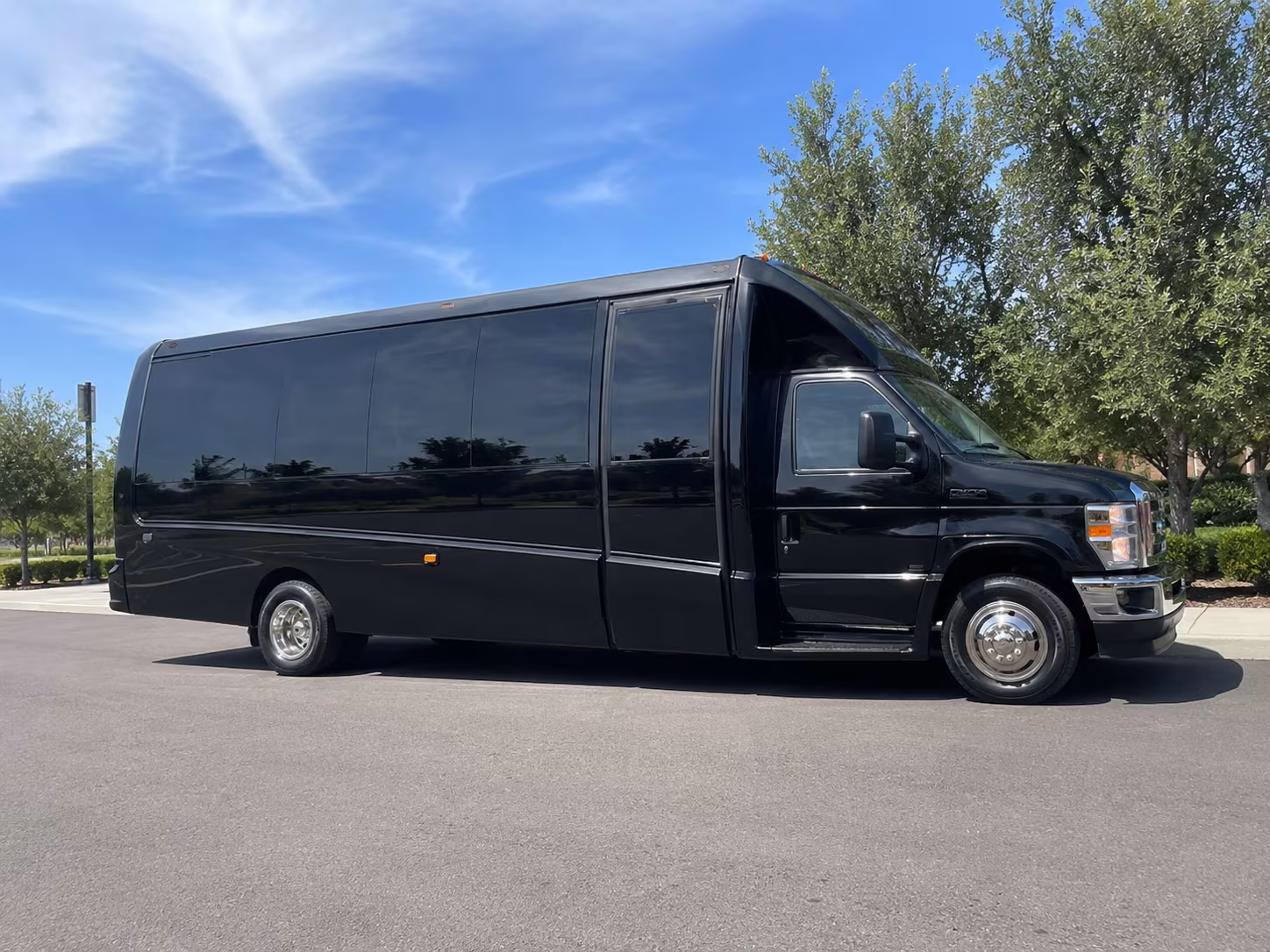 shuttle buses to concerts and live music in longview and nacogdoches